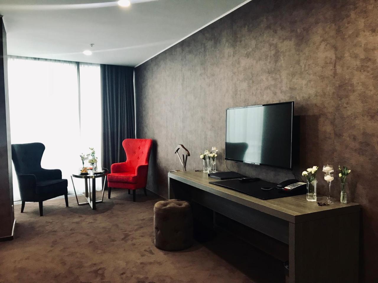 Maqan Hotel Almaty Esterno foto