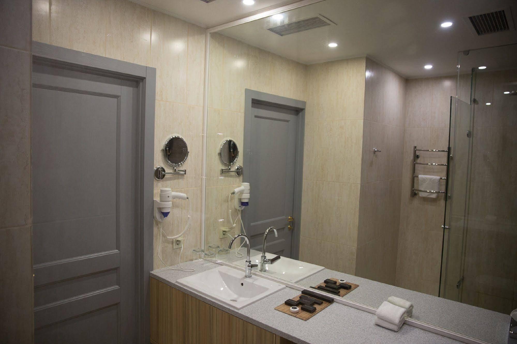 Maqan Hotel Almaty Esterno foto