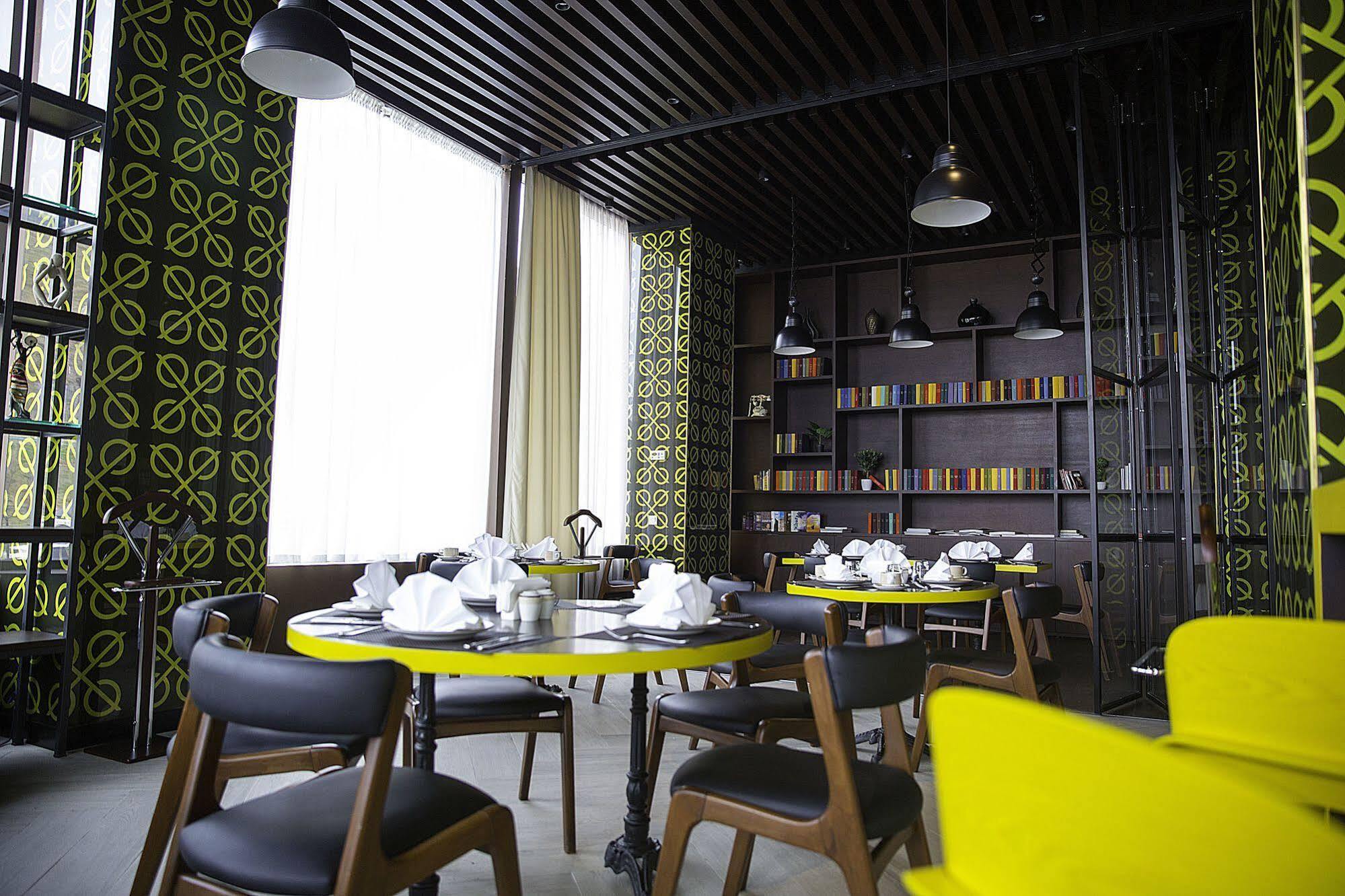 Maqan Hotel Almaty Esterno foto